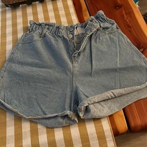 Women’s boutique high waisted shorts size large